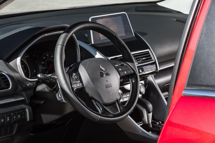 Интерьер Mitsubishi Eclipse Cross 2018 года  (NA) (фото 21 из 63)